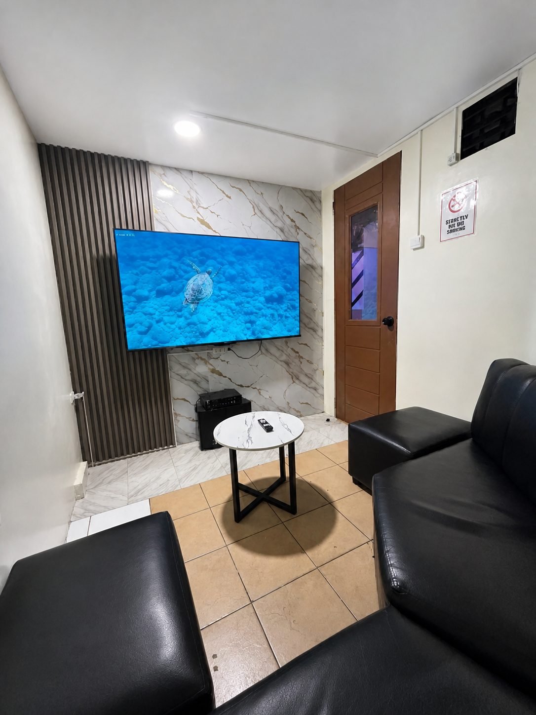 Room 1 interior view 2
