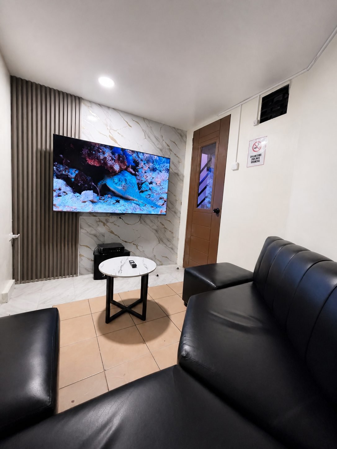 Room 1 interior view 1