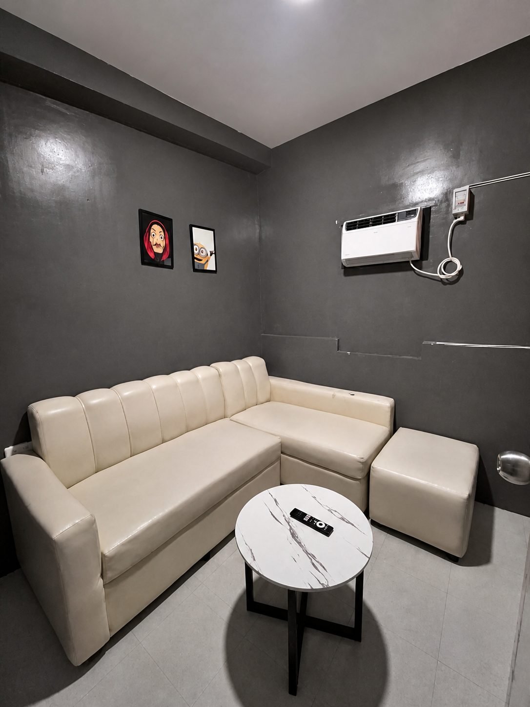 Room 3 interior view 3