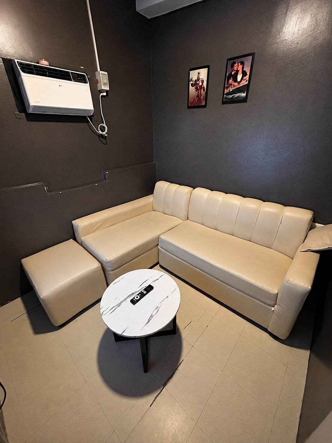 Room 4 interior view 3