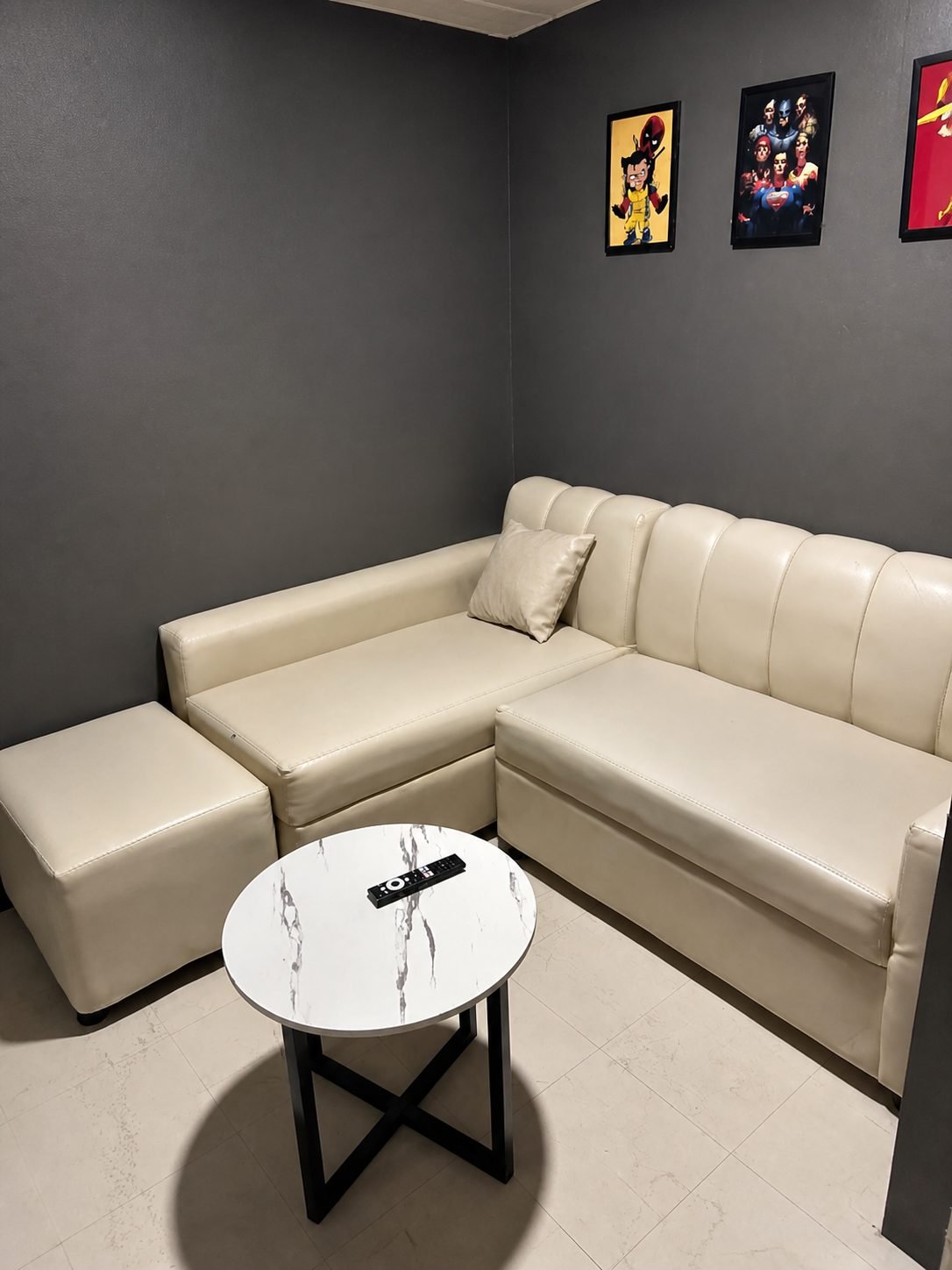 Room 5 interior view 3